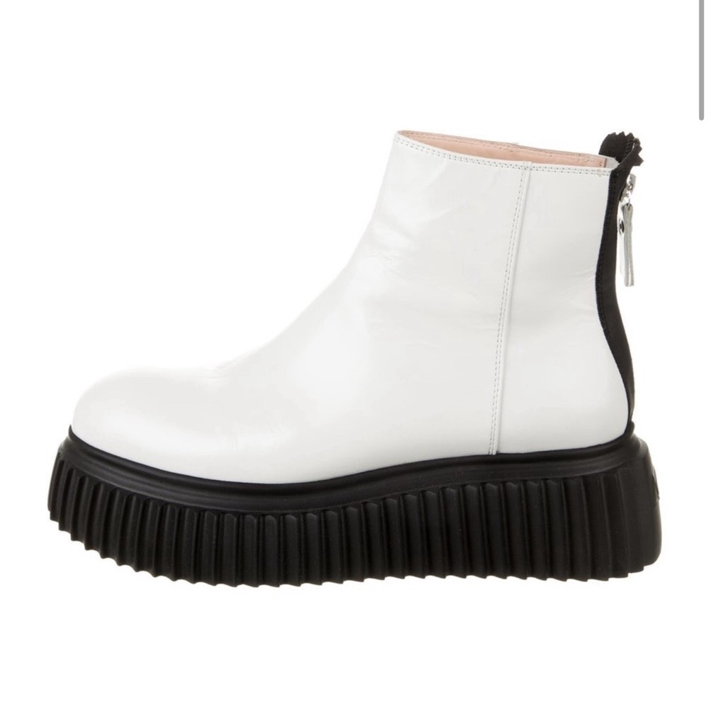 AGL (Attilio Giusti Leombruni) White Round Toe Platform Leather Booties size 36